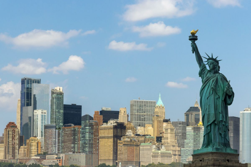 La Estatua de la Libertad y los rascacielos de Nueva York