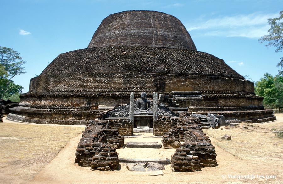 Temple de Pabalu Vehera (lloc arqueològic de Polonnaruwa, Sri Lanka)
