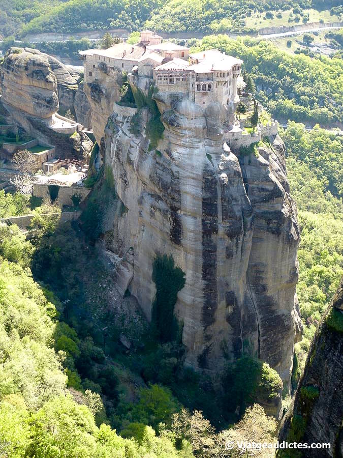 El monasterio de Varlaam, situado sobre una gran roca<br />(Meteora, Grecia) 