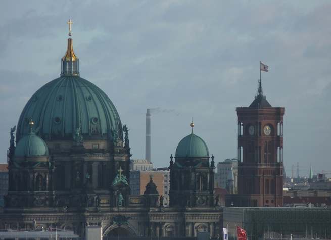 Berliner Dom i Rathaus des del Reichstag