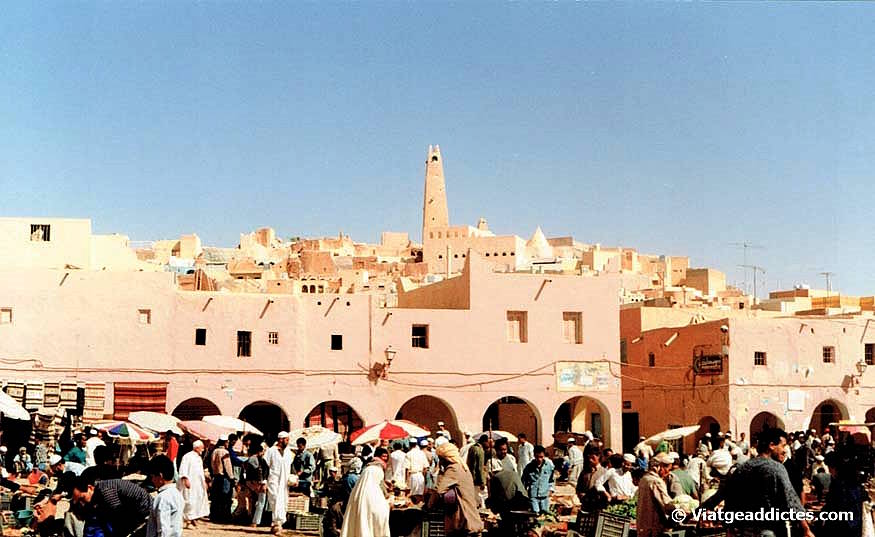 En la plaza del mercado de Ghardaia