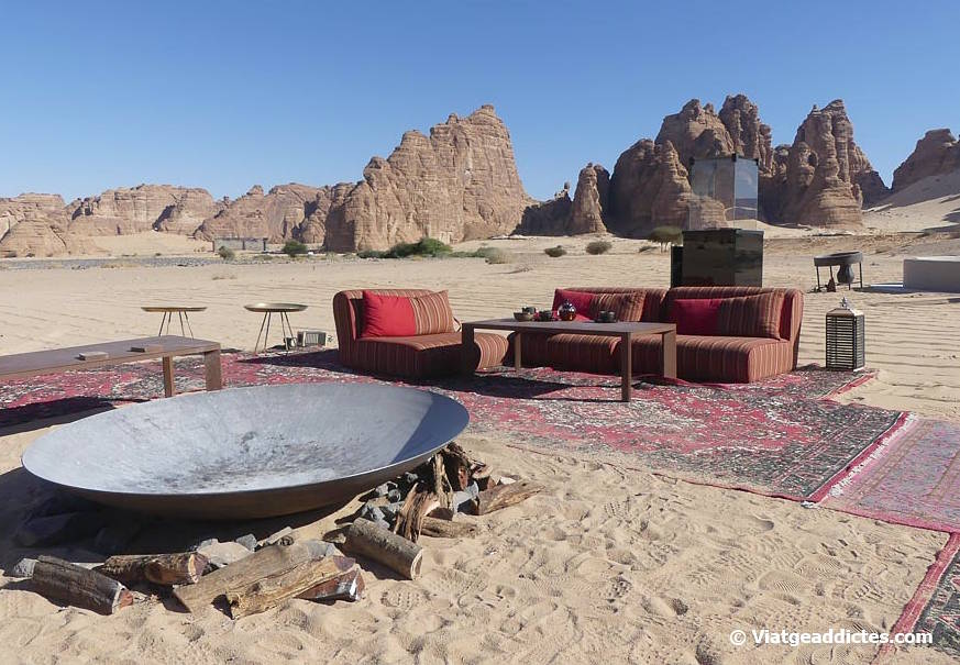Vista des de la terrassa exterior del restaurant Harrat (Vall d'Ashar, Al-Ula)