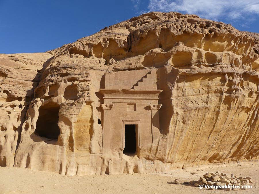 Tombes en el costat oest del conjunt de Jabal AlAhmar (Hegra, Al-Ula)