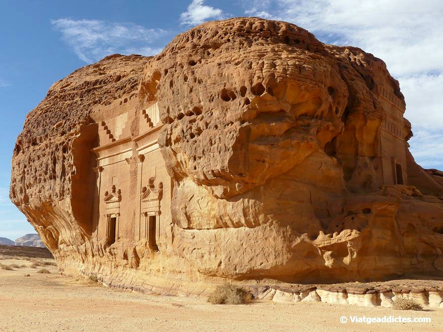 Algunes de les tombes de Jabal AlAhmar (Hegra, Al-Ula)