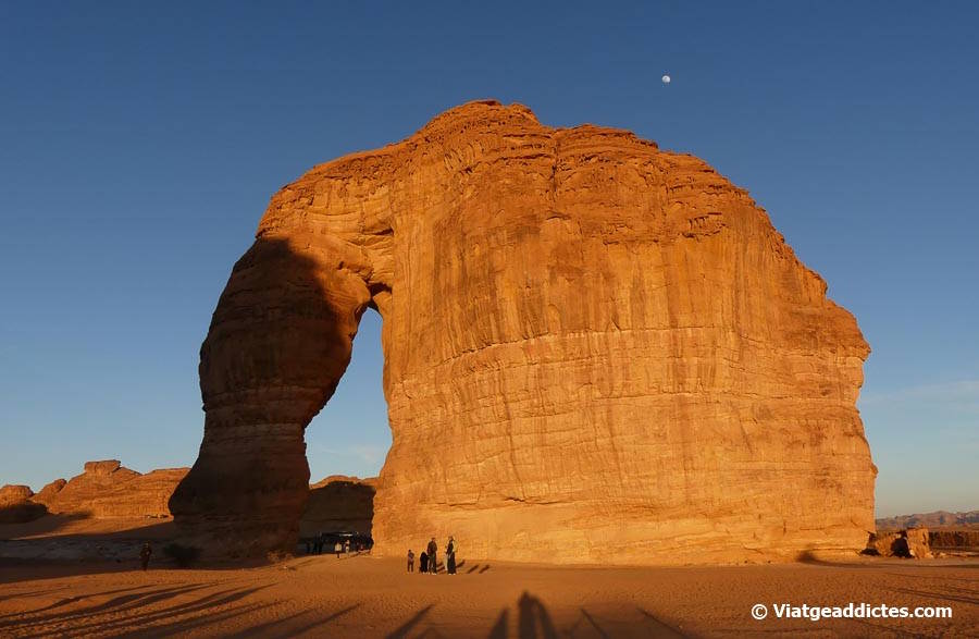 Posta de sol sobre Jabal Al-Fil, la «Roca de l'Elefant» (Al-Ula)