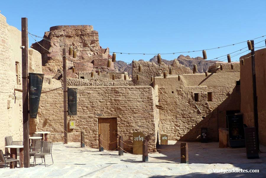 Vista de la ciutat vella d'Al-Ula amb el fort al fons (Al-Ula)