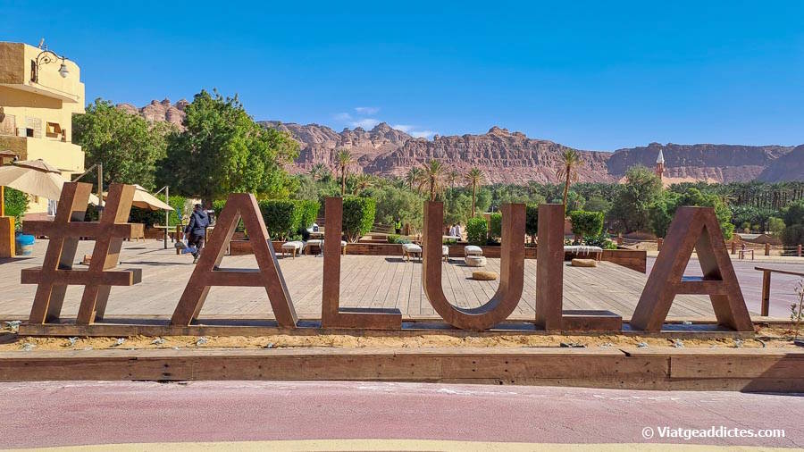 Senyal mab l'etiqueta d'Al-Ula en la Ciutat Vella (Al-Ula)