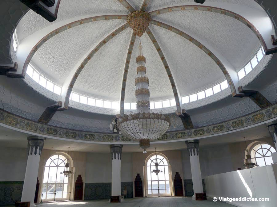 La sala d'oracions de la mesquita Al-Rahmah (Jiddah)