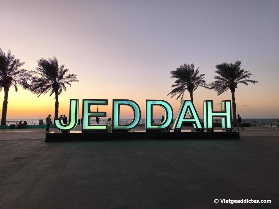 Rètol en el passeig marítim de la ciutat (Jiddah)