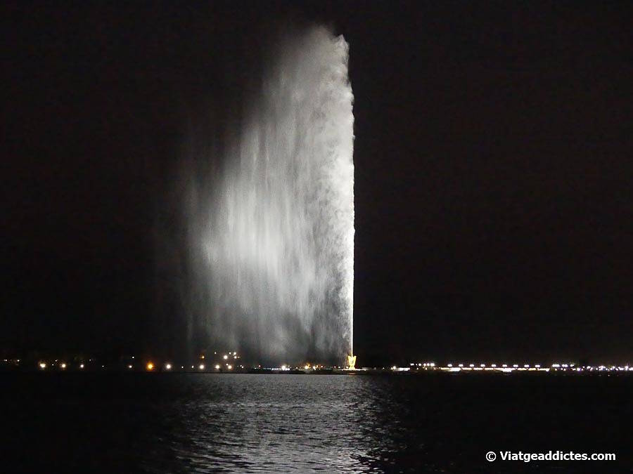 La font del Rei Fahd de nit (Jiddah)