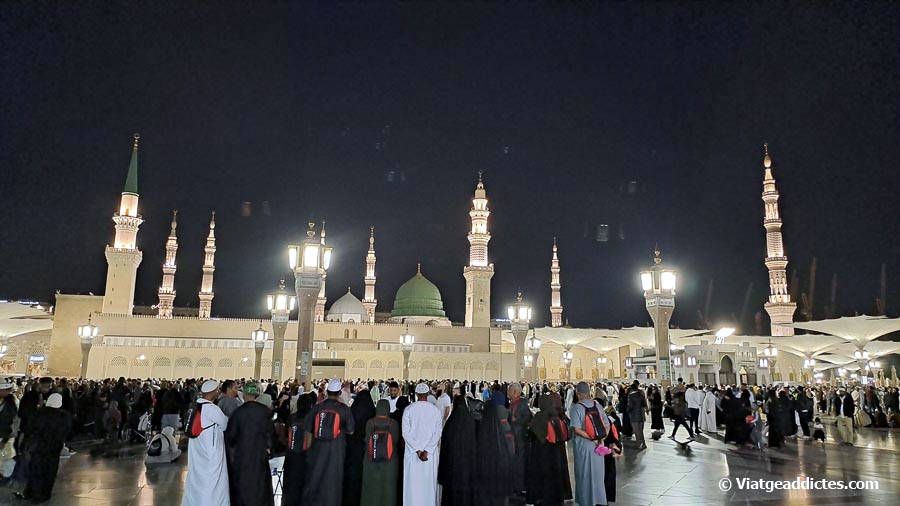 Imatge nocturna de la Mesquita del Profeta (Medina)