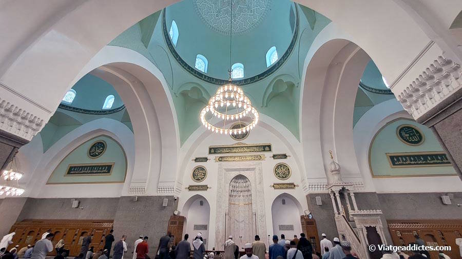 A l'interior de la sala d'oracions de la mesquita de Qubà (Medina)