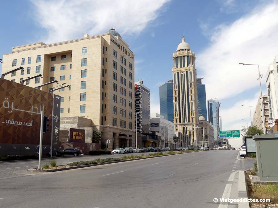 Vista del carrer Al Olaya, un dels més importants de la capital saudita (Riad)