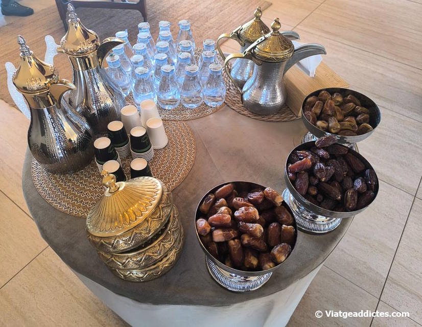 El cafè saudita i els dàtils són una part essencial de l’hospitalitat saudita