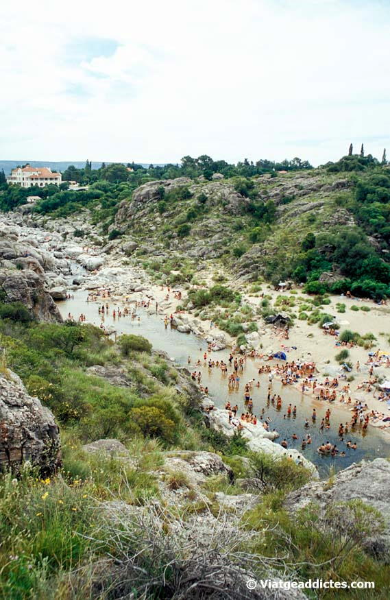 Lugar de baño Nido de Águila sobre el río Mina Clavero (Mina Clavero)