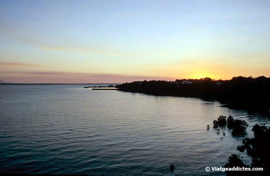 Puesta de sol sobre la bahía de Darwin