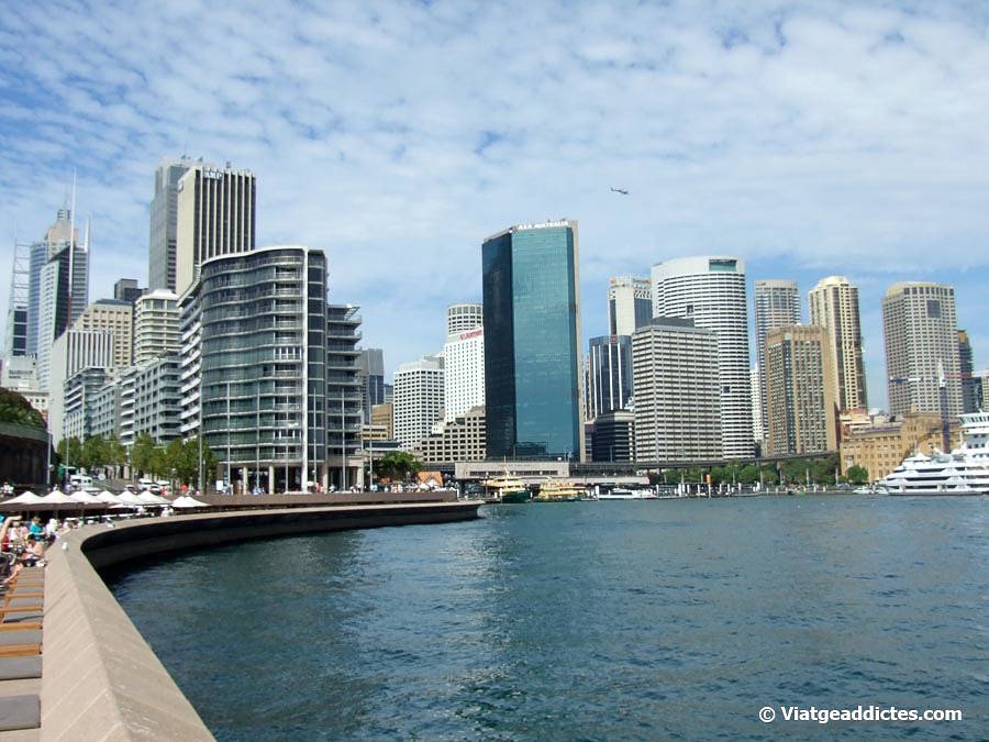 Vista de Circular Quay des del costat de l'Òpera (Sydney, Austràlia)