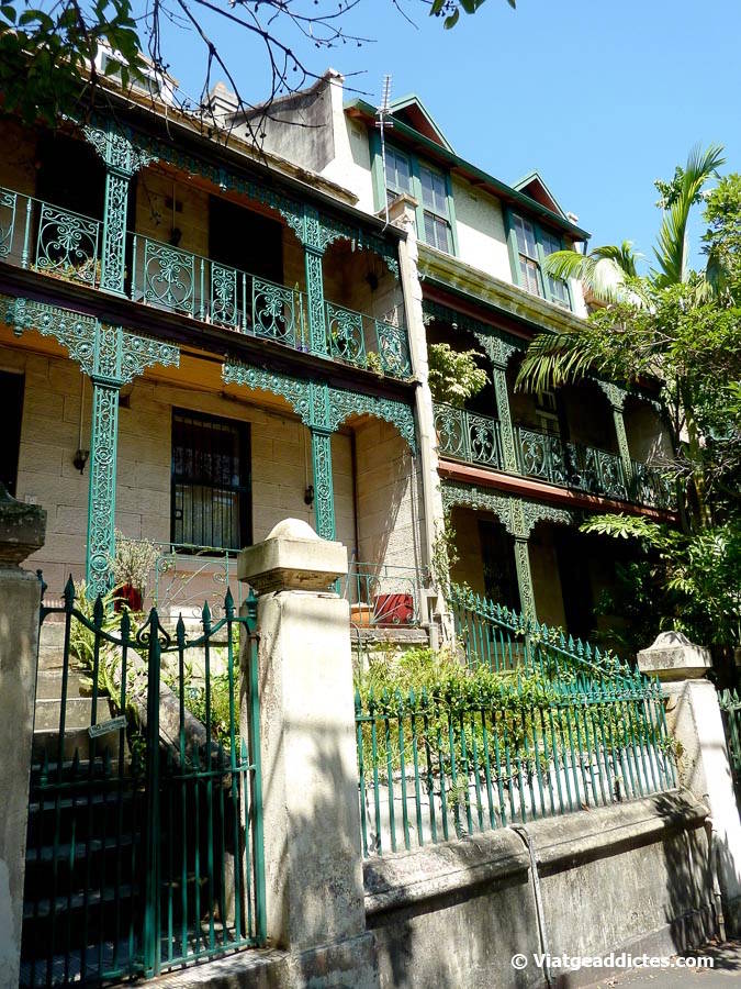 Cases adossades d'estil Victorià en un carrer de Darlinghurst (Sydney, Austràlia)