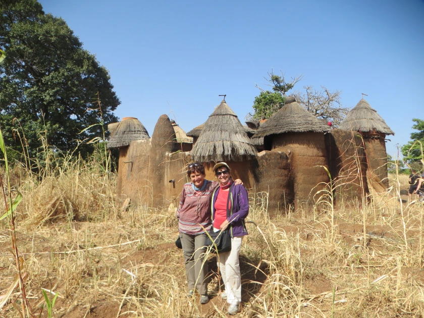 En un poblat de cases tradicionals Tata Somba