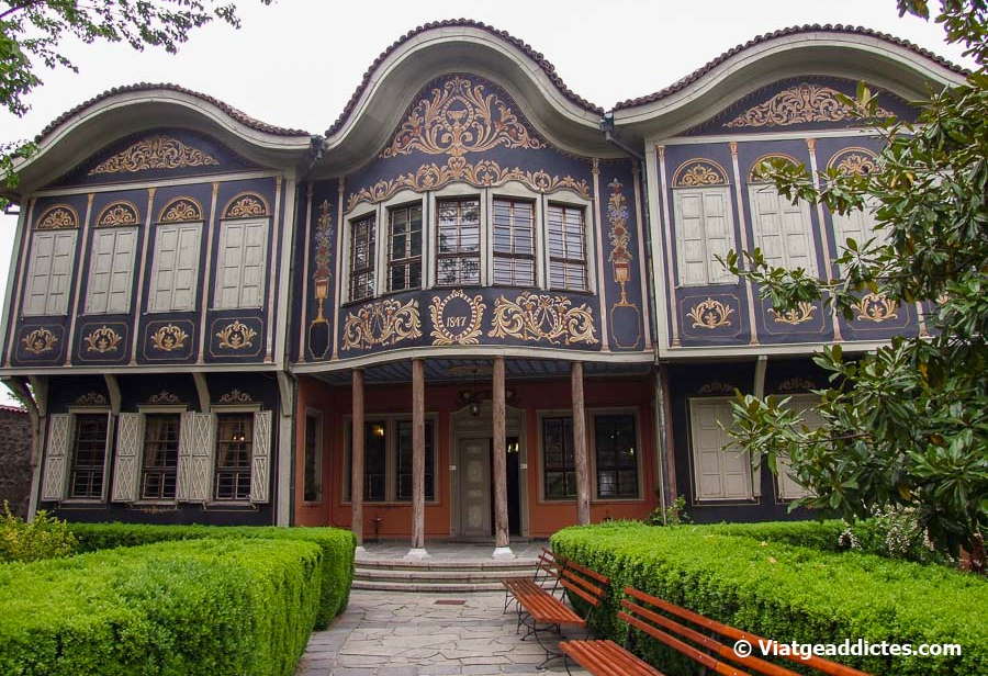 Façana de la casa estil «Ressorgiment» que ocupa el Museu Etnogràfic (Plovdiv)