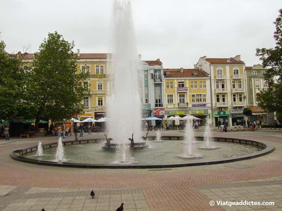 Fuente en la plaza Stambolov (Plovdiv)