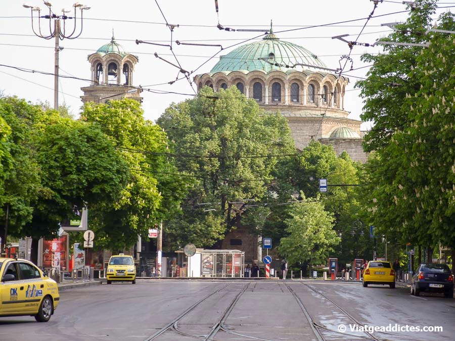 La catedral d'Sveta Nedelya vista des del bulevar Maria Lluïsa (Sofia)