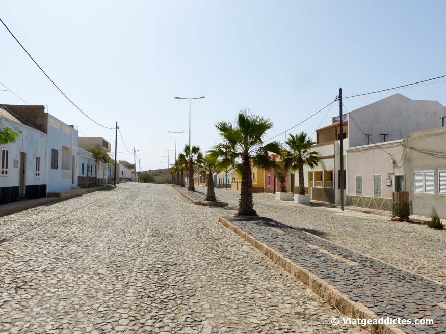 Calle de la pequeña población de Povoação Velha