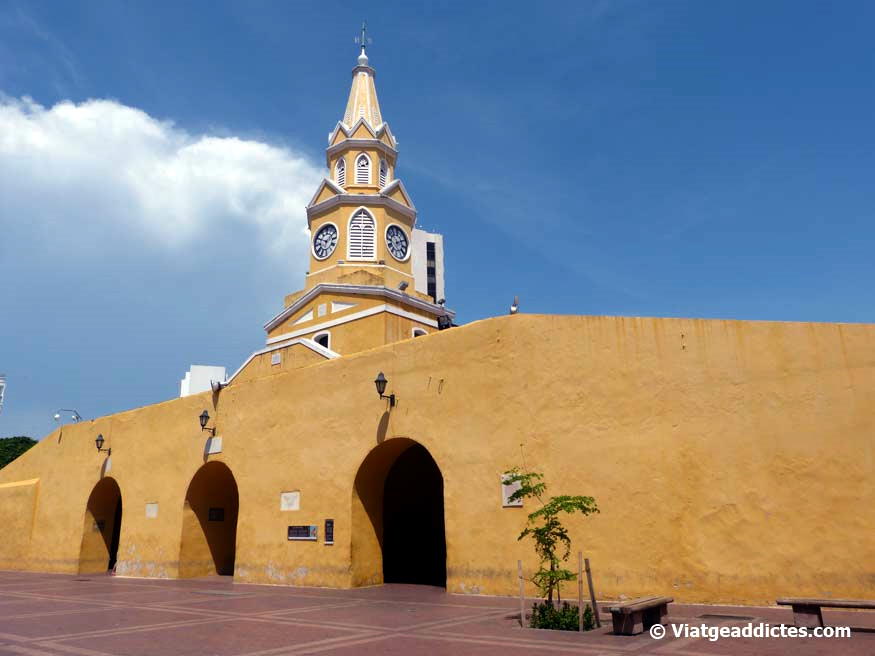 Las murallas y la Torre del Reloj (Cartagena de Indias)