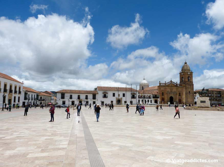 Vista parcial de la plaza Bolívar de Tunja