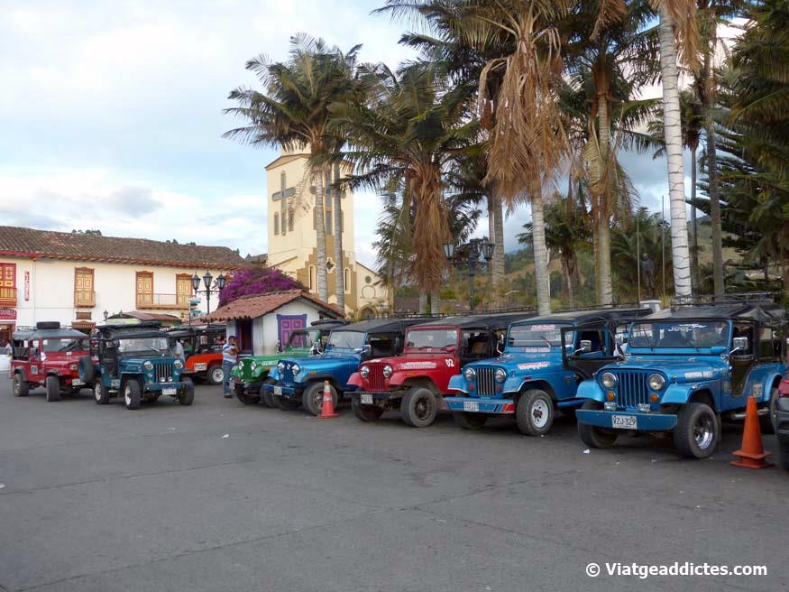 Willys en la Plaza de Bolívar de Salento