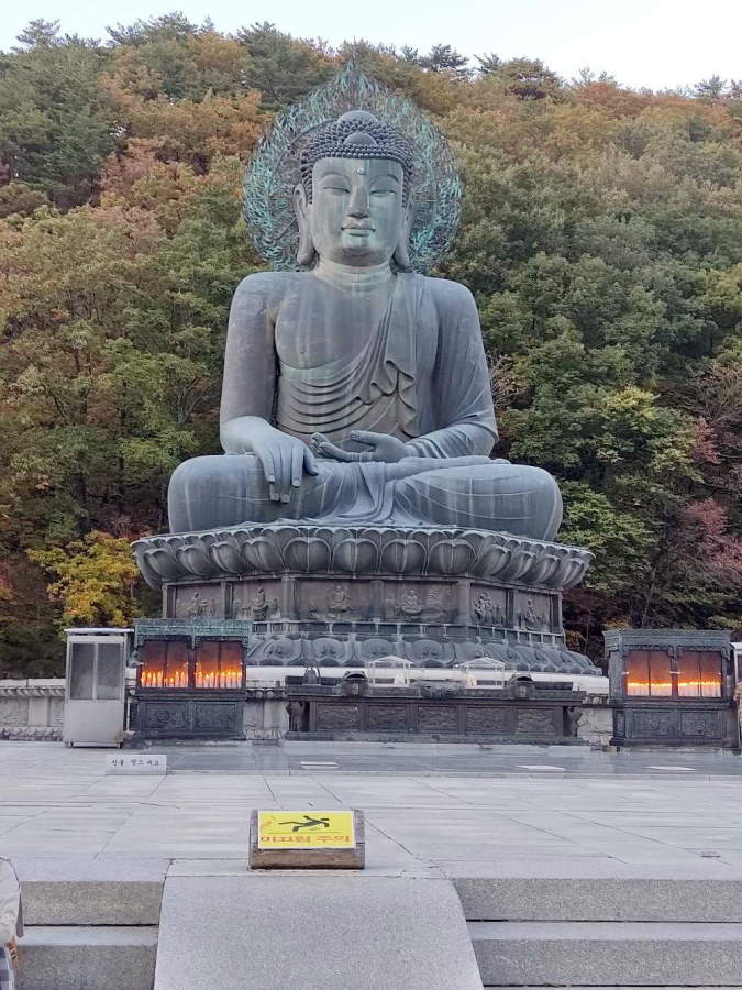 Estàtua de Buda en el temple de Sinheungsa