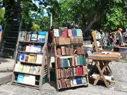 Parada de llibres a la Plaza de Armas