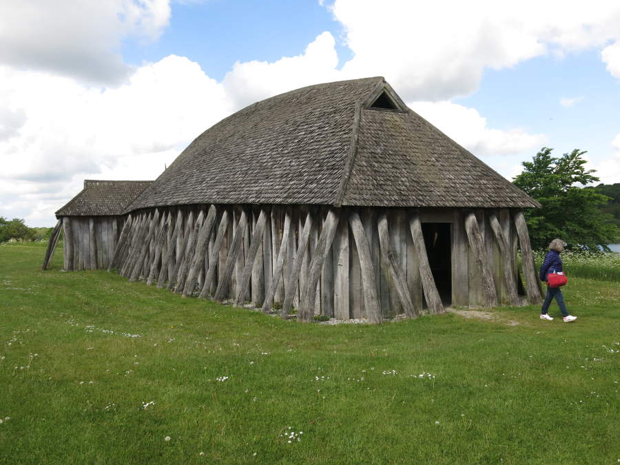 Reconstrucció d'una casa vikinga de Fyrkat (Hobro)