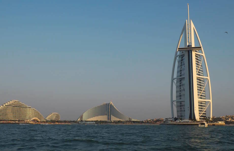 L'edifici del Burj al-Arab vist des del mar