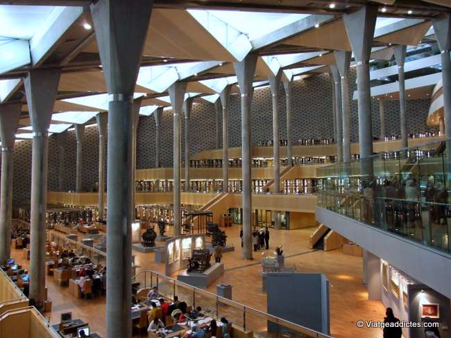 Interior de la biblioteca d'Alexandria