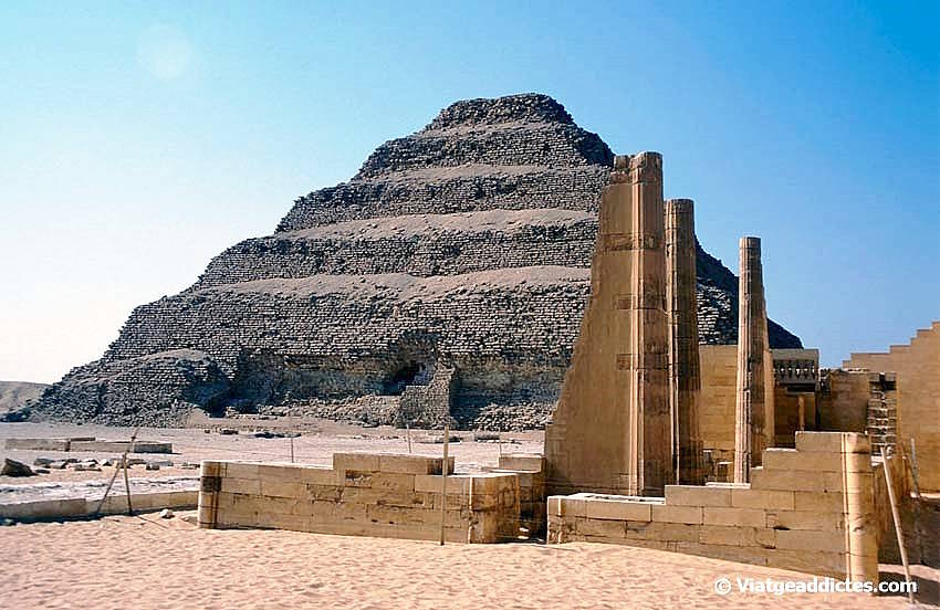 Pirámide escalonada de Zoser (Saqqara)