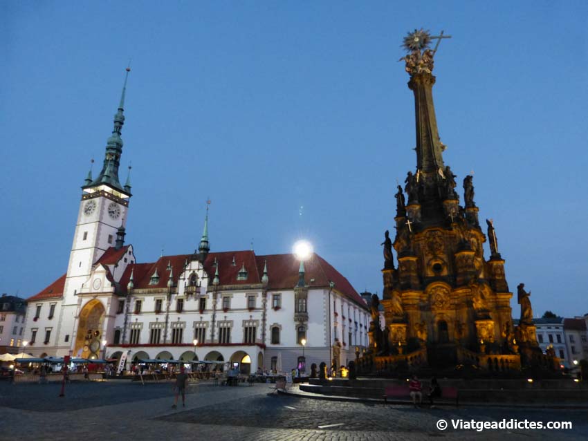 L'Ajuntament i la columna de la Santíssima Trinitat (Olomouc)