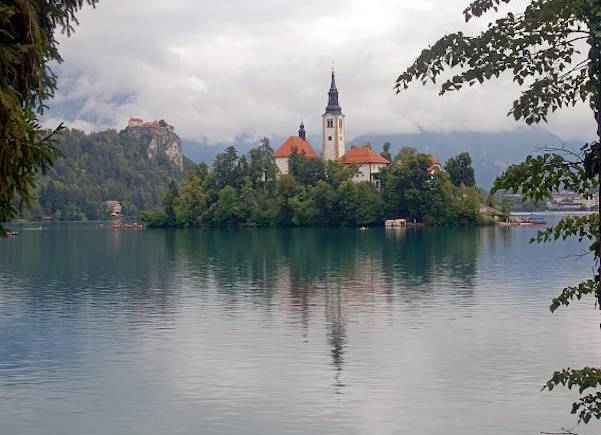 Isla en el lago Bled