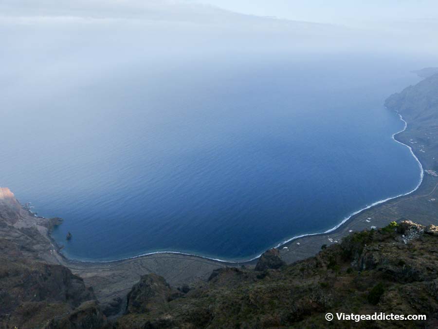 Vista sobre la costa de Las Playas des del Mirador d'Isora (Isora, El Hierro)