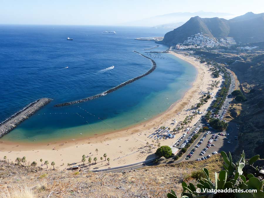 Vistas sobre la Playa de las Teresitas (Tenerife)