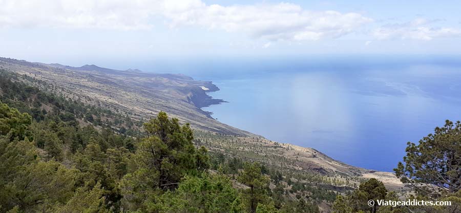 Vistas sobre el Mar de las Calmas y la costa sur desde El Julan (El Hierro)