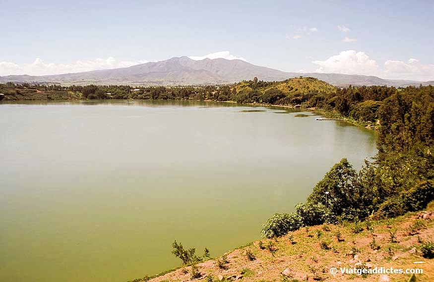 Vista del cráter-lago de Bishoftu Guda