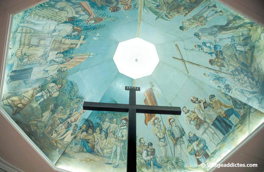 Interior del pavelló de la Creu de Magallanes (Cebu City, Cebu)