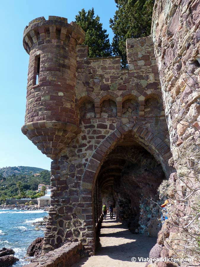 Caminant pel camí litoral del castell (Mandalieu-la-Napoule)
