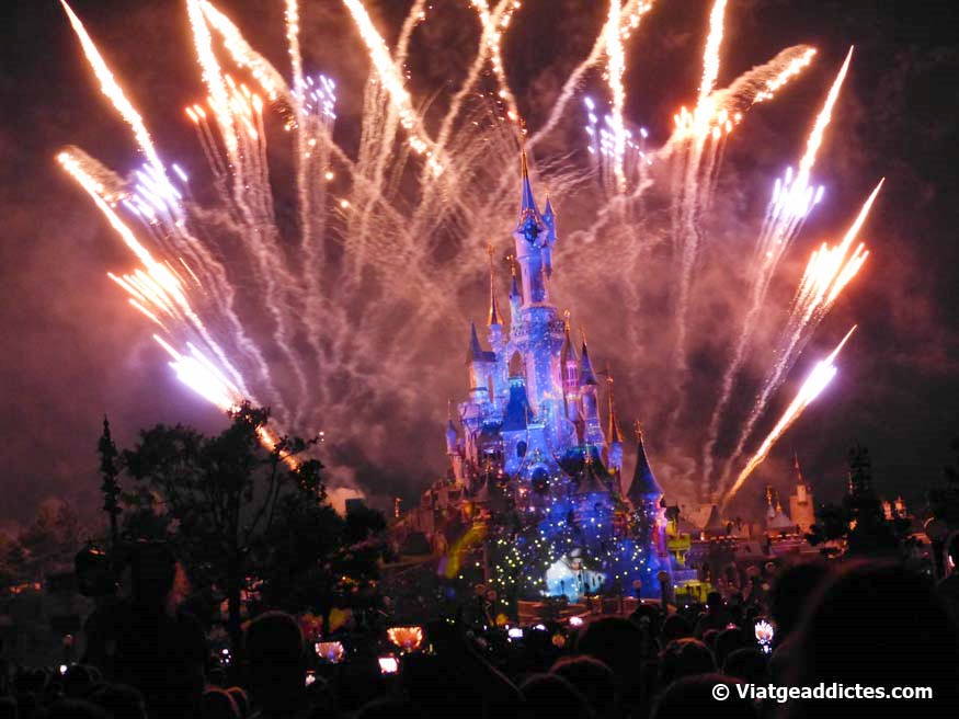 Focs artificials en l'espectacle nocturn de Disneyland Paris