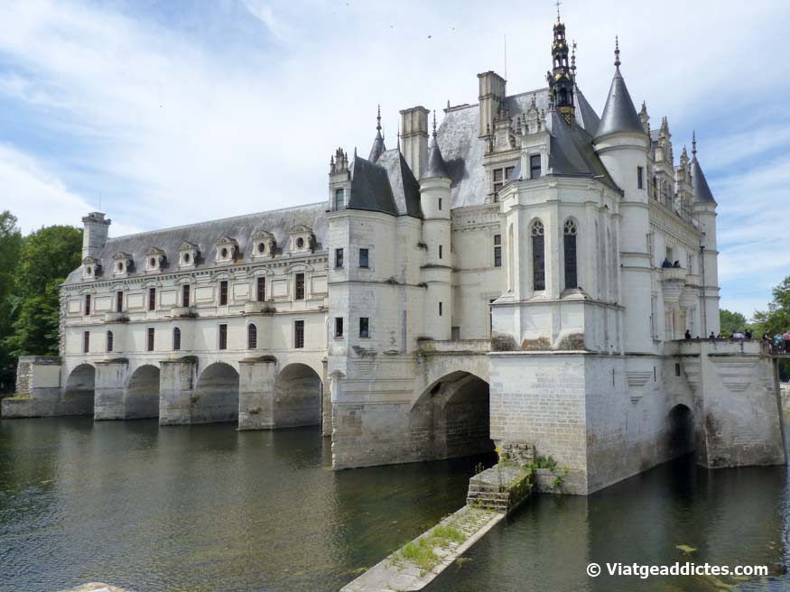 El castillo de Chenonceau sobre el río Le Cher