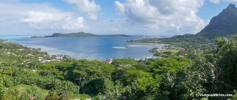 Vista des de Nunu'e cap a la badia de Pofai i el motu Toopua (Nunu'e, Bora Bora, illes de la Societat)