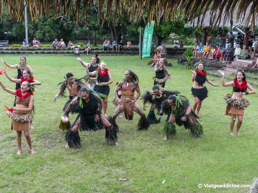 Actuació del grup de dansa i música tradicional marquesana Te Pua O Feani (Atuona, Hiva Oa, illes Marqueses)