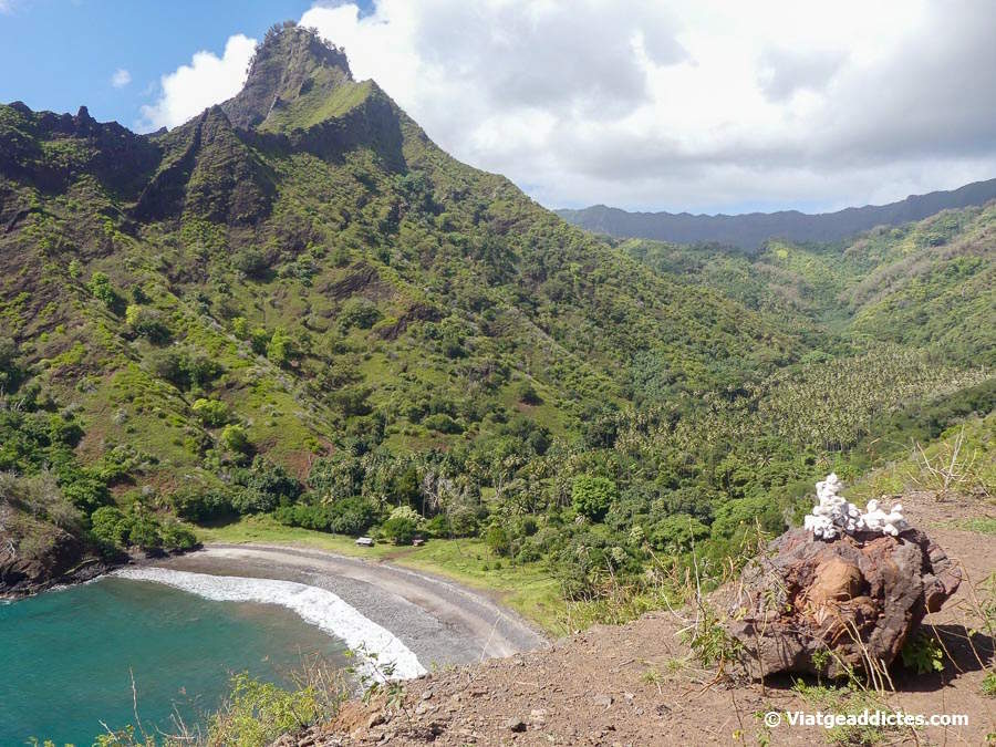 La badia i la vall d'Eiaone (Eiaone, Hiva Oa, illes Marqueses)