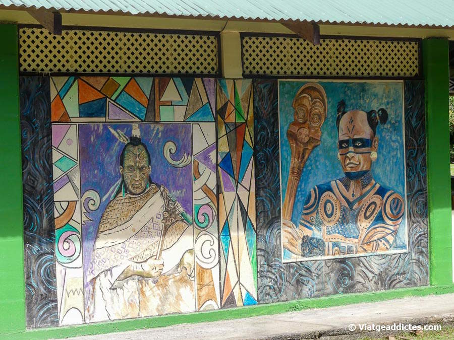 Pintures murals en les parets d'un edifici comunal de Hanaiapa (Hanaiapa, Hiva Oa, illes Marqueses)